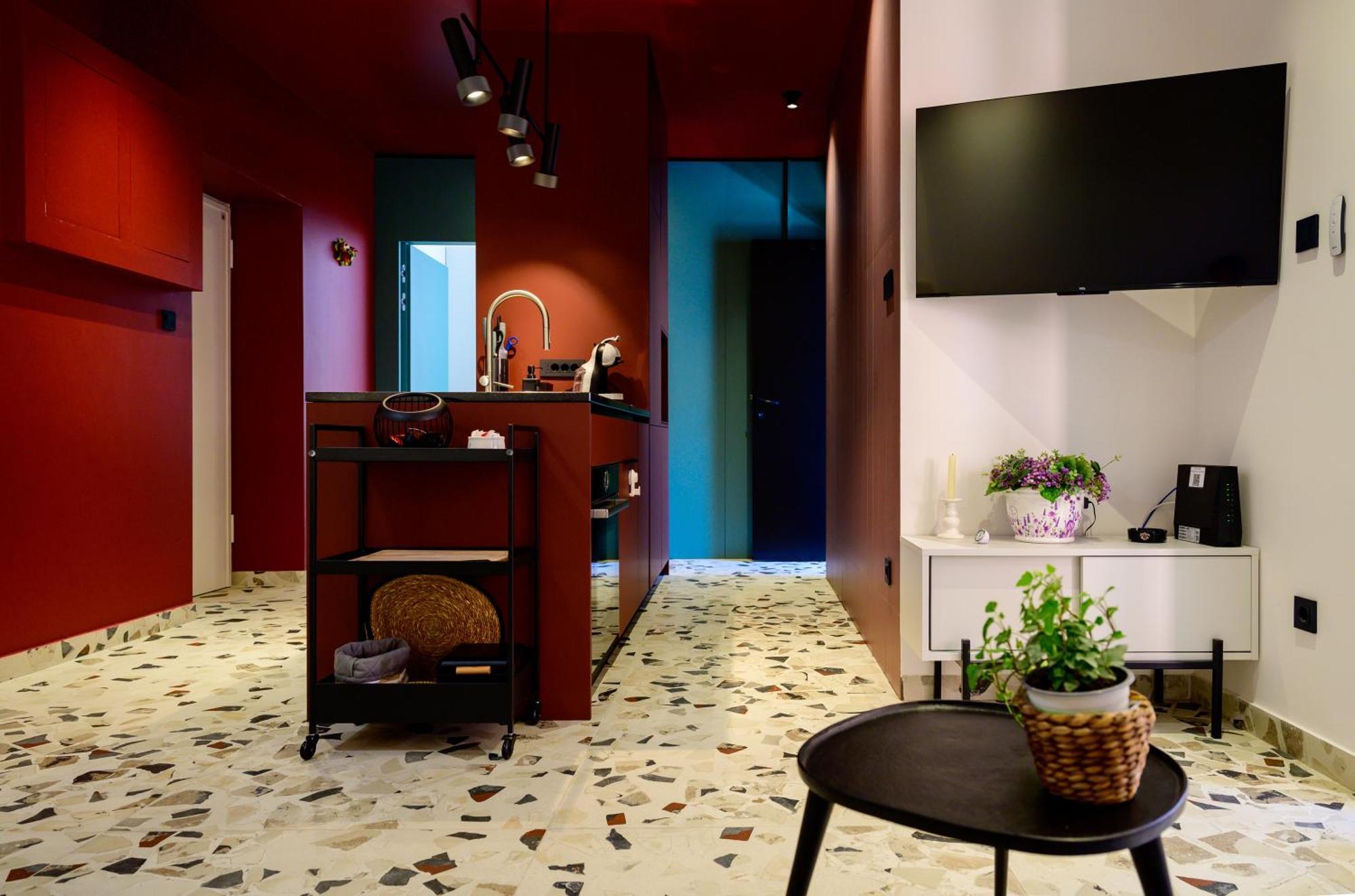 And Luxury Apartment
