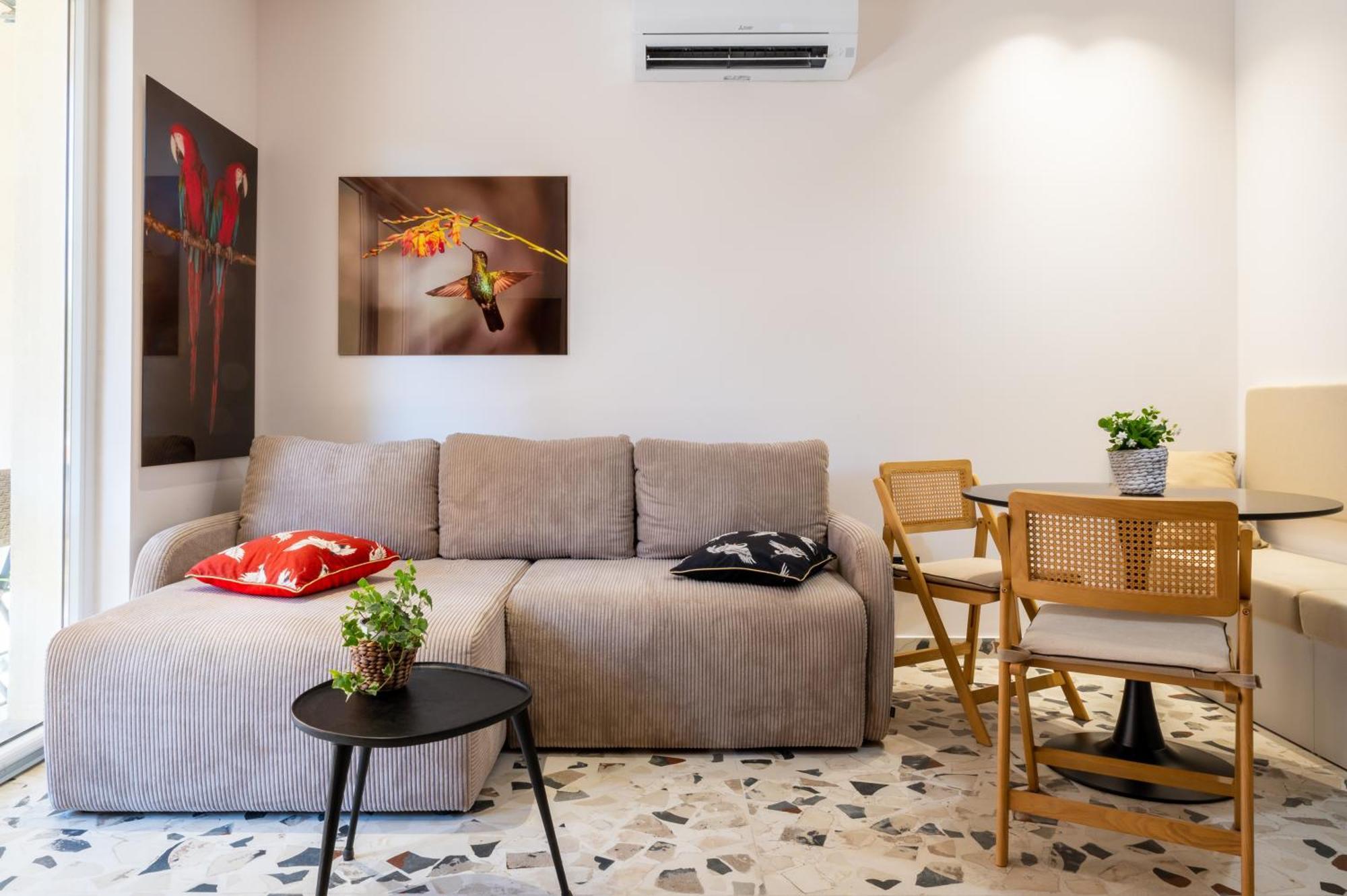 And Luxury Apartment *